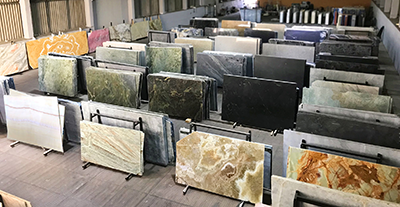 Natural stone slabs, tiles and blocks from Türkiye in a showroom setting